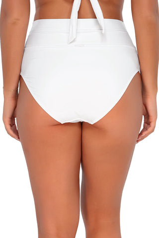Hannah High Waist
Sunsets Escape
White Lliy 
High‑Waist Bikini Bottom
Fold‑over Waistband
Retro Fit Swim Bottom
Full Coverage Bikini
No‑Pinch Waist
Recycled Nylon / Spandex (87% / 13%)
Adjustable Mid‑Rise Option
Style 33B