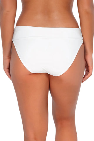 Hannah High Waist
Sunsets Escape
White Lliy 
High‑Waist Bikini Bottom
Fold‑over Waistband
Retro Fit Swim Bottom
Full Coverage Bikini
No‑Pinch Waist
Recycled Nylon / Spandex (87% / 13%)
Adjustable Mid‑Rise Option
Style 33B