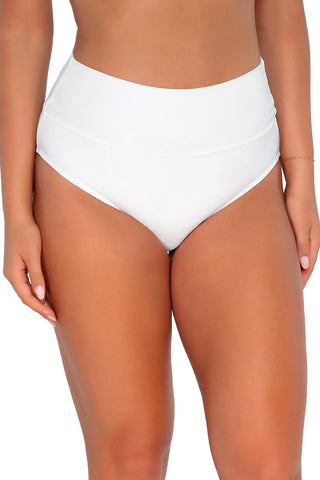 Hannah High Waist
Sunsets Escape
White Lliy 
High‑Waist Bikini Bottom
Fold‑over Waistband
Retro Fit Swim Bottom
Full Coverage Bikini
No‑Pinch Waist
Recycled Nylon / Spandex (87% / 13%)
Adjustable Mid‑Rise Option
Style 33B