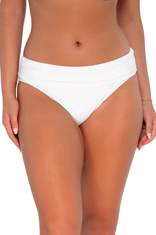 Hannah High Waist
Sunsets Escape
White Lliy 
High‑Waist Bikini Bottom
Fold‑over Waistband
Retro Fit Swim Bottom
Full Coverage Bikini
No‑Pinch Waist
Recycled Nylon / Spandex (87% / 13%)
Adjustable Mid‑Rise Option
Style 33B