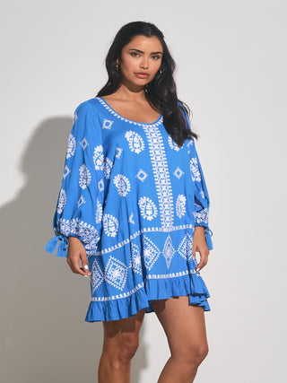 Featuring 3/4 length sleeves and a scoop neck and back, the Roche Dress is both elegant and comfortable