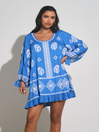 Featuring 3/4 length sleeves and a scoop neck and back, the Roche Dress is both elegant and comfortable