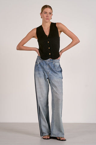 Track stripe detail
Relaxed fit
Elastic waistband
Full‑length denim joggers
Comfortable loungewear
Athleisure denim pants
Faux denim sweatpants
Soft cotton fabric
Chic casual pants
Loose fit denim joggers