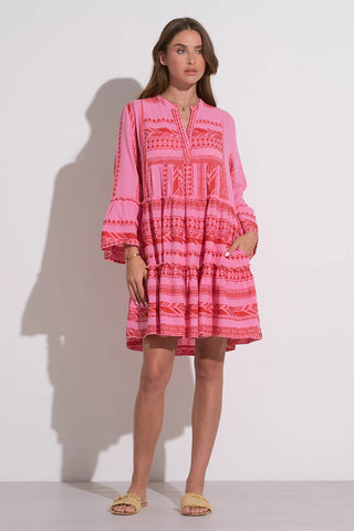 Elan Charli Dress
Charli Dress Red Two Tone
Elan dress red two tone
Elan Charli dress two tone
A‑line silhouette dress
Slouchy relaxed fit dress
Textured cotton