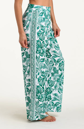 Stylish floral beach pants for women
Tropical print wide-leg pants with elastic waist
Women's resort wear pants for cruises and getaways
Green floral vacation pants for beach and poolside
Lightweight flowy pants for tropical vacations
Boutique women's tropical resort wear pants
Elegant floral wide-leg pants for summer vacations
