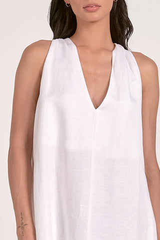 flowy maxi dress
sleeveless flowy dress
low V-neck dress
effortless summer dress
air‑light flattering dress
dress up or down maxi