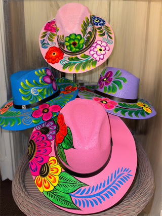Boho hand-painted hat
Custom painted beach hat
Handmade vacation hat
Giocam artisan hat
Colorful summer hat
Hand-painted resort wear hat
One-of-a-kind painted hat
Elegant hand-painted accessories
Mediterranean-inspired hat
Giocam painted sun protection hat